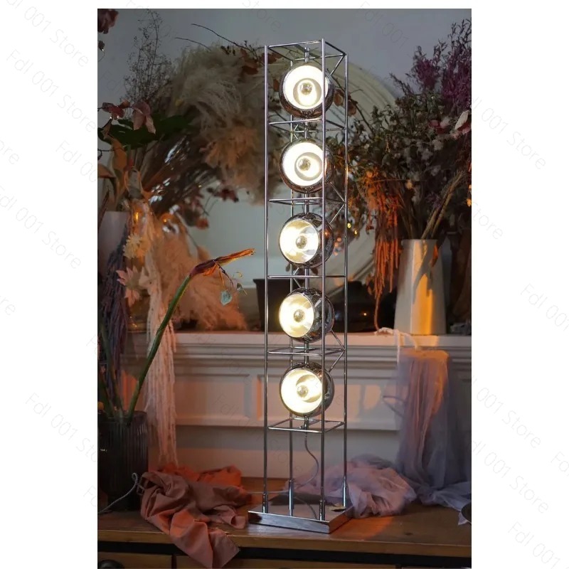 クリエイティブなバウハウスフロアランプ、クロムメタルLEDス - Lighting Decoration Stand のレビューと価格