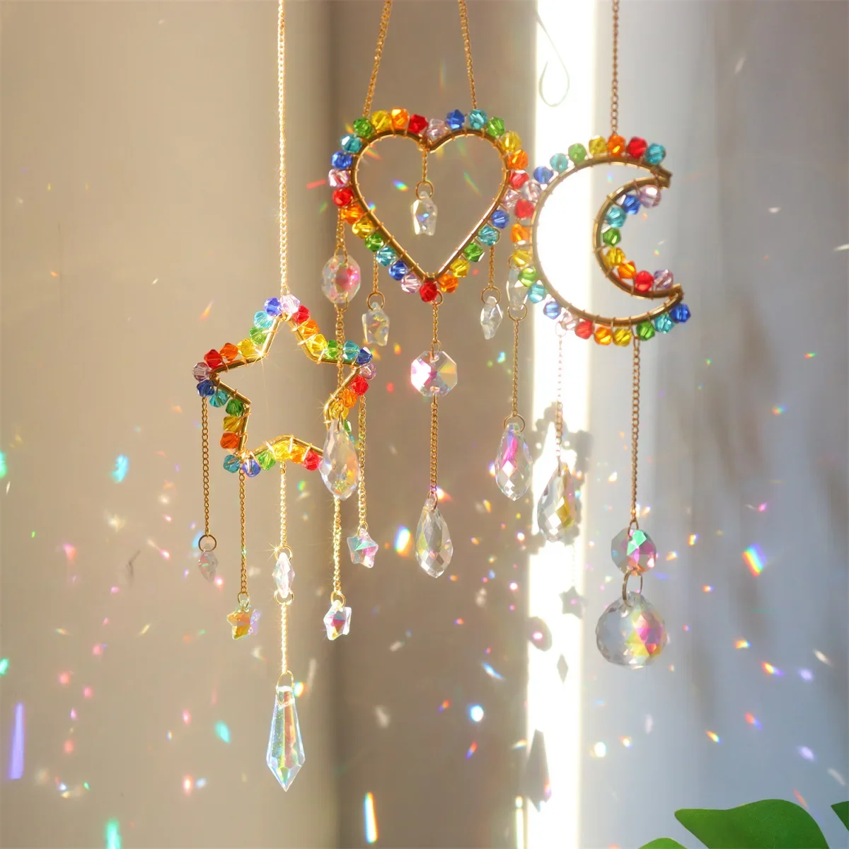 チャクラサンキャッチャー レインボープリズム 月 星 ハート - Pendant Lighting Christmas Decor のレビューと価格