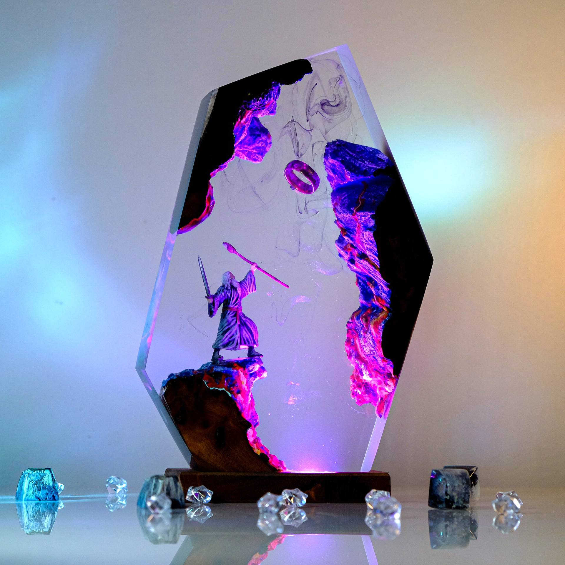 映画シーンフィギュアテーブル樹脂ランプマジックリングカラフル - Lighting Decoration For Wedding のレビューと価格