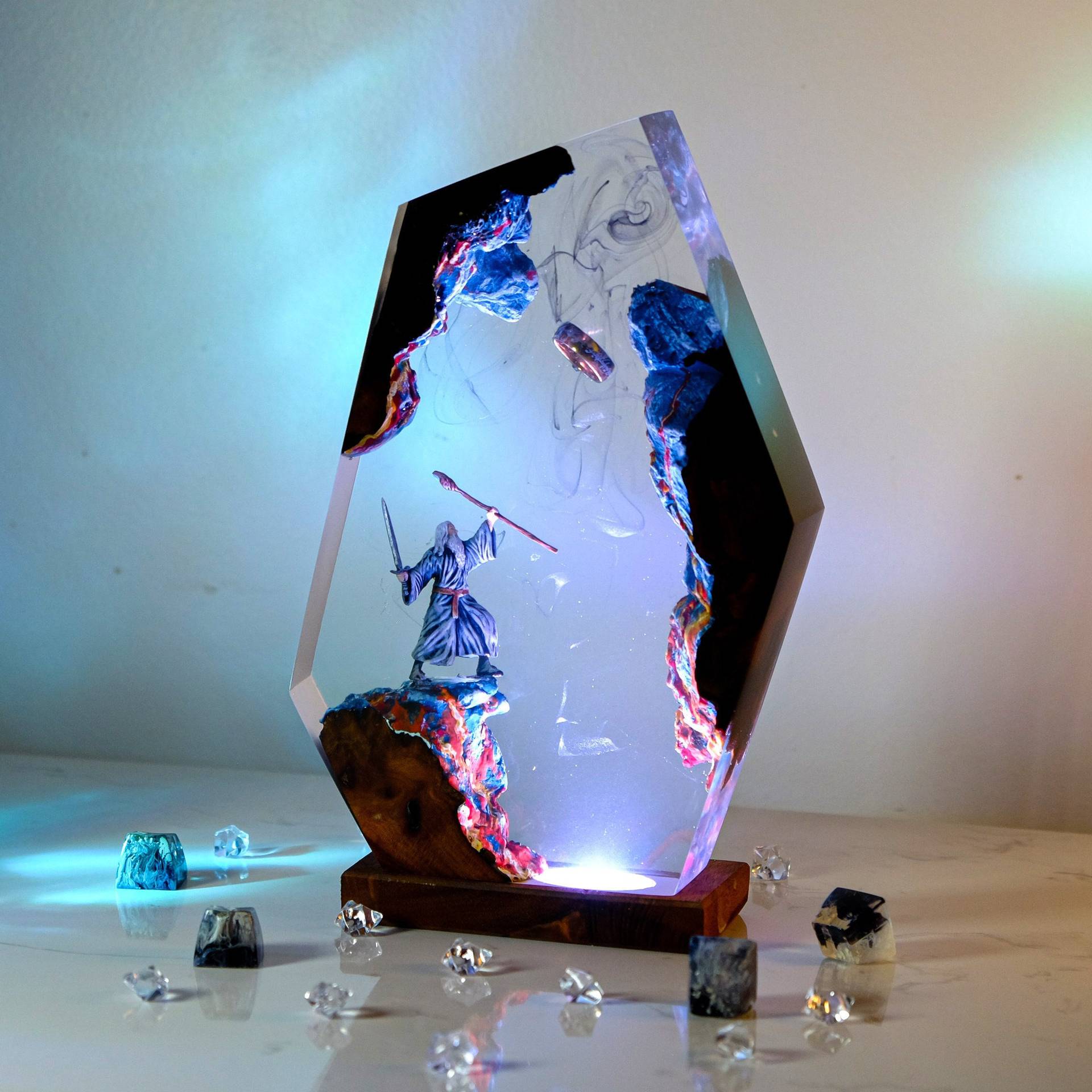 映画シーンフィギュアテーブル樹脂ランプマジックリングカラフル - Lighting Decoration For Wedding のレビューと価格
