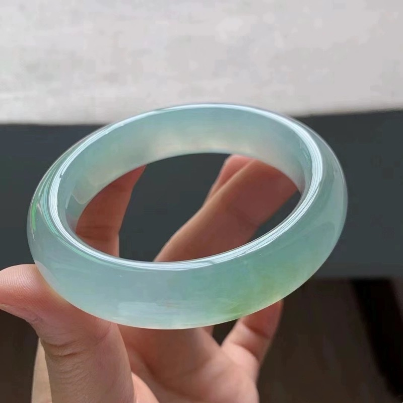 少女向けライトアイスジェイド、ビルマ産グリーン半透明ムーンラ - Lighting & Home Decor Studio Photos のレビューと価格
